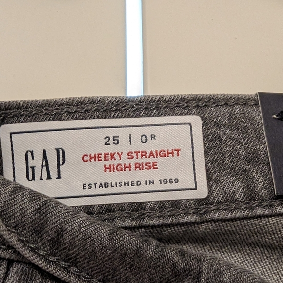 Gap Cheeky Straight High Rise - Picture 3 of 4